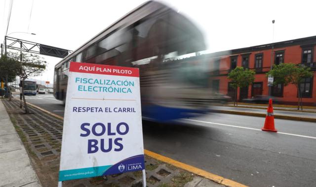 En el eje vial Tacna – Garcilaso – Arequipa la Municipalidad de Lima ha implementado el nuevo sistema de fiscalización electrónica. (Foto: Alessandro Currarino)