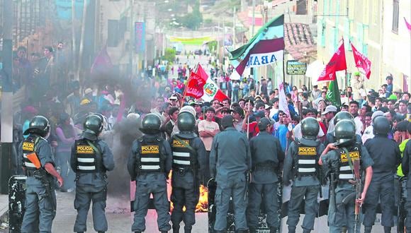 Los enfrentamientos en Andahuaylas dejaron como saldo 16 personas y 4 policías heridos este sábado. (Foto: Miguel Bellido / GEC / referencial)