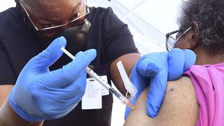 EE.UU. autoriza tercera dosis de la vacuna contra el coronavirus para personas con sistemas inmunológicos vulnerables