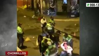 Atacan con botellas a policías para evitar intervención en kermés con concierto en Chorrillos | VIDEO