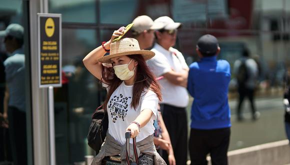 Se eliminó la obligación de presentar la prueba molecular o antígeno de COVID-19 para los viajes aéreos al interior del país. (Foto: CHRISTIAN UGARTE/ EFE)