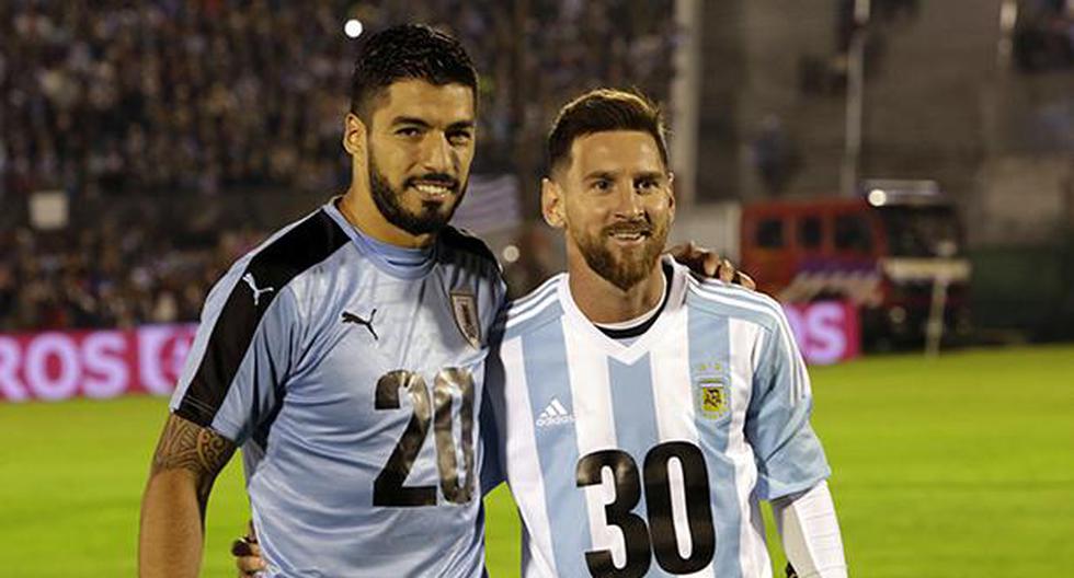 Lionel Messi y Luis Suárez, como capitanes de Argentina y Uruguay respectivamente, se reunieron antes del inicio del encuentro de Eliminatorias. (Foto: EFE)