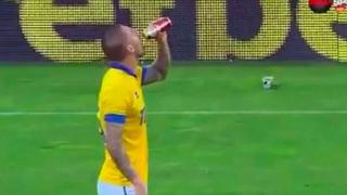 YouTube: jugador tomó cerveza que le lanzaron y anotó gol en el último minuto [VIDEO]