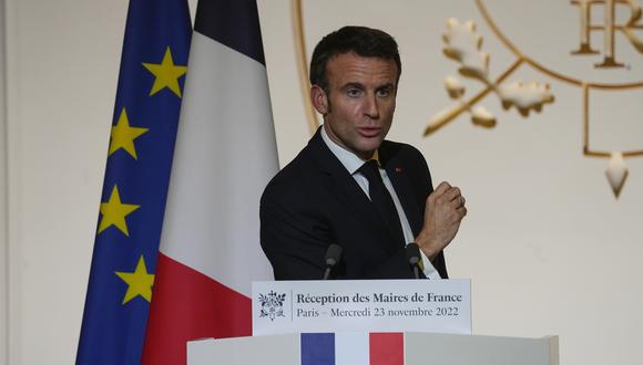 El presidente de Francia, Emmanuel Macron, pronuncia un discurso durante la recepción de los alcaldes de Francia en el Palacio del Elíseo de París, Francia, el 23 de noviembre de 2022. (Foto: EFE/EPA/MICHEL EULER)