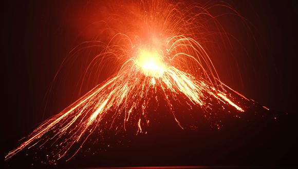 Una imagen del Anak Krakatau (hijo del Krakatoa) durante su erupción del 19 de julio del 2018. (Foto: AFP / FERDI AWED).