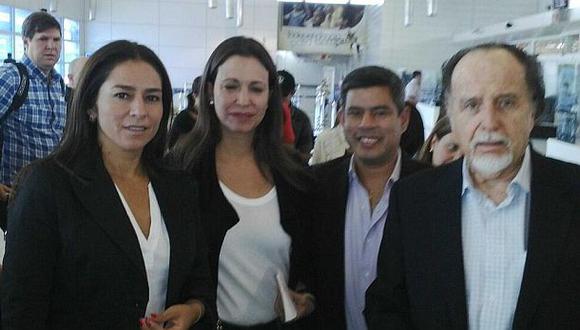 Diputada Machado llegó a Caracas junto a legisladores peruanos