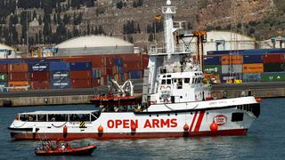 Llega a España el barco con inmigrantes tras rechazo de Italia y Malta