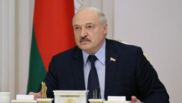 El presidente bielorruso, Alexander Lukashenko, preside una reunión con oficiales militares en Minsk, Bielorrusia. (Foto: Nikolay Petrov/BelTA/Handout via REUTERS).