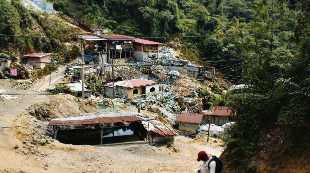 Nadie detiene a los mineros informales que entran al Perú - 1