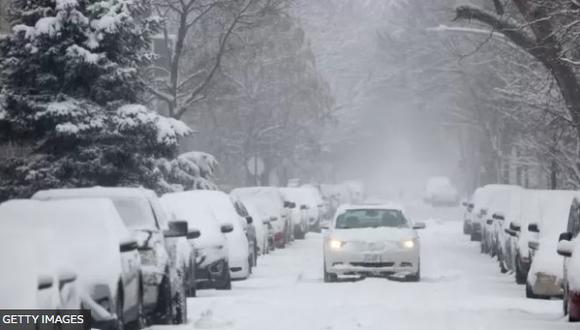 Se espera que las condiciones de nieve y las carreteras congeladas generen caos en los viajes este fin de semana.
