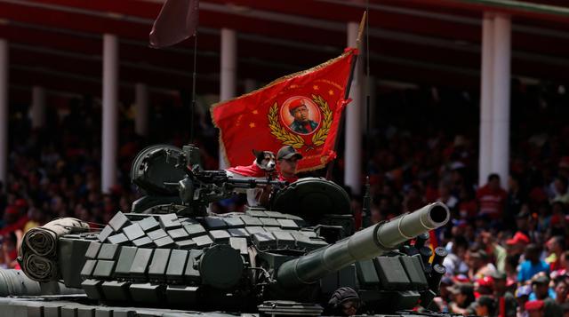 Desfile cívico - militar en honor al fallecido Hugo Chávez - 4