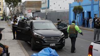 Surquillo: dos sicarios en moto hieren a conductor de camioneta y asesinan a su acompañante