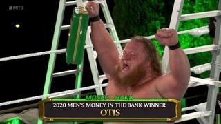 WWE: Otis es el nuevo dueño del maletín y ganador del ‘Money in the Bank’ 2020 | VIDEO