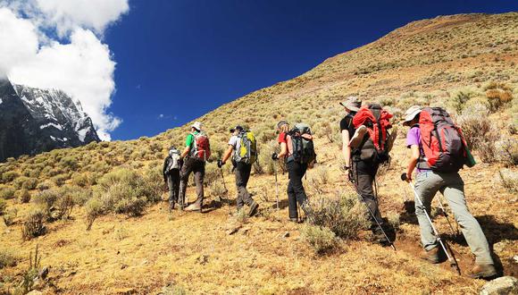 Trekking de montaña: conoce qué llevar y cómo debes vestir