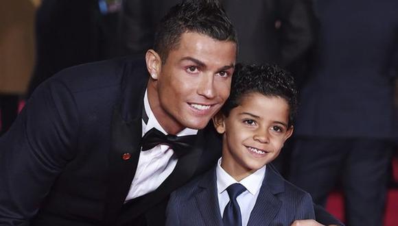 Cristiano Ronaldo confesó en una entrevista que su hijo sueña con jugar a su lado antes de retirarse. (Foto: Agencias)