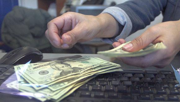 El dólar se negociaba a 19,9 pesos en México este miércoles. (Foto: AFP)