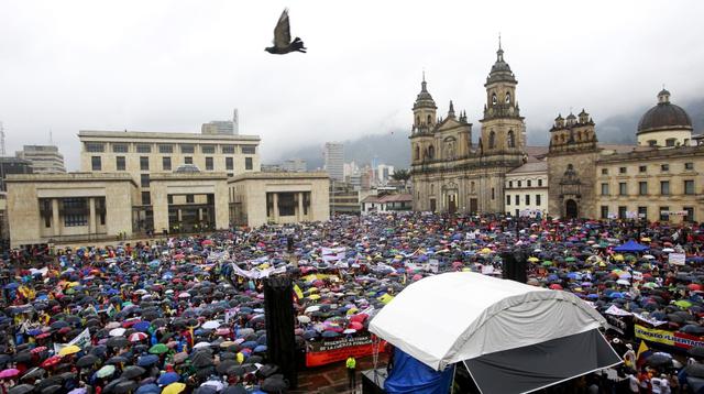Miles de colombianos dicen "No más" al presidente Santos - 9