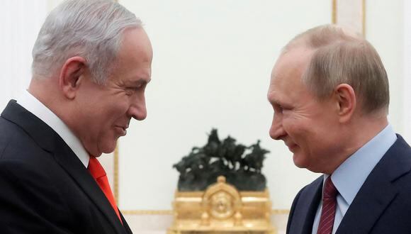 El presidente ruso, Vladimir Putin, se reúne con el primer ministro israelí, Benjamin Netanyahu, en el Kremlin de Moscú el 30 de enero de 2020. (Foto de MAXIM SHEMETOV / POOL / AFP)
