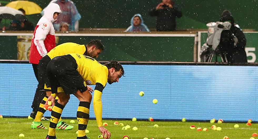 Así fue la lluvia de pelotas de tenis en el estadio. (Foto: Getty Images)