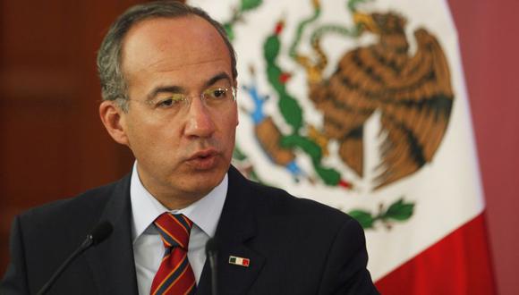 México: Ex presidente Felipe Calderón dice que no fue cómplice del robo de gasolina. (AP)