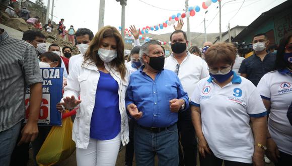 César Acuña visitó San Juan de Lurigancho este sábado junto a sus compañeros de plancha y candidatos al Congreso por Lima. (Foto: Britanie Arroyo / GEC)