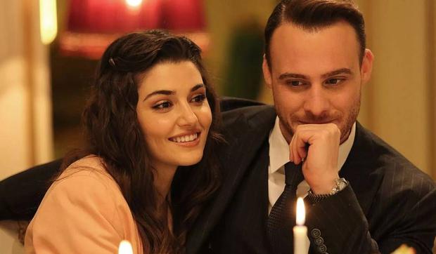 Casal de Será Isso Amor?” namorou: o que aconteceu com Kerem Bürsin e  Hande Erçel, Zappeando Séries