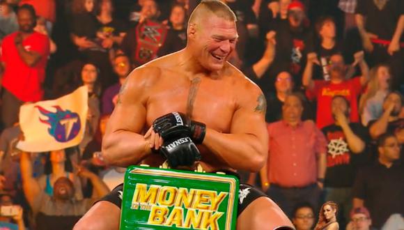 Brock Lesnar aparece en el desenlace de la pelea y se lleva el maletín de MitB.