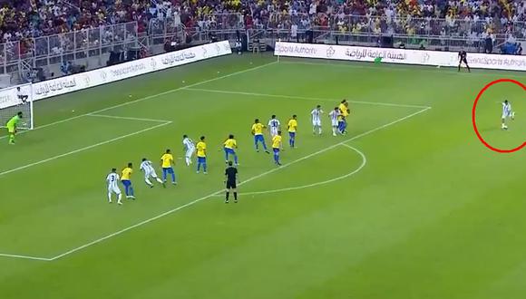 Argentina vs. Brasil EN VIVO: Dybala quiso emular a Messi con este tiro libre | VIDEO. (Foto: Captura de pantalla)