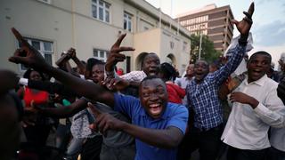 Los videos de la gran felicidad de Zimbabue tras la renuncia de Mugabe