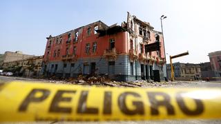 Incendio en plaza Dos de Mayo: los escombros que dejó el fuego