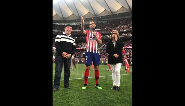 Diego Godín, junto a sus padres. (Foto: Atlético de Madrid)