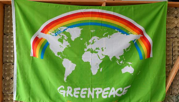 Imagen de archivo | Una bandera en la sede de la ONG Greenpeace antes del 50 aniversario de la fundación del grupo en Ámsterdam. (Foto de John THYS / AFP)