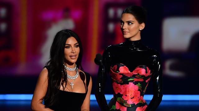 Kim Kardashian y Kendall Jenner en el Emmy 2019. (Foto: AFP)