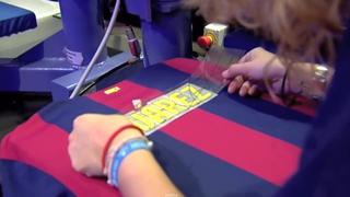 Así se confecciona la camiseta de Luis Suárez en el Barcelona