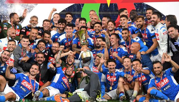 Napoli es el nuevo campeón de la Copa Italia y fue parte de una celebración peculiar que no respetó correctamente los protocolos establecidos. (Reuters)