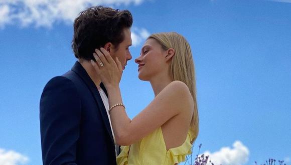 Brooklyn Beckham y Nicola Peltz se comprometieron hace dos semanas y lo dieron a conocer este sábado en Instagram.