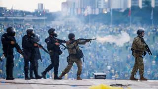 Brasil: policías antidisturbios entran al palacio presidencial para desalojar a bolsonaristas