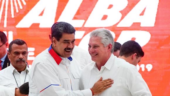 Nicolás Maduro junto al presidente cubano Miguel Díaz-Canel, durante la clausura de la XVII Cumbre del Alba, donde ofreció en un discurso en el que acordó “relanzar con mucha fuerza para el primer semestre de 2020 el proyecto Petrocaribe”. (Reuters)