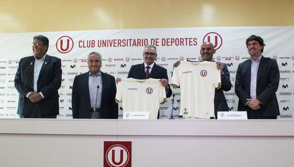 Presentación de Gregorio Pérez como nuevo técnico de Universitario.