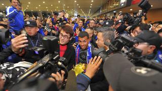 Carlos Tevez desató locura de hinchas en aeropuerto de Shanghái