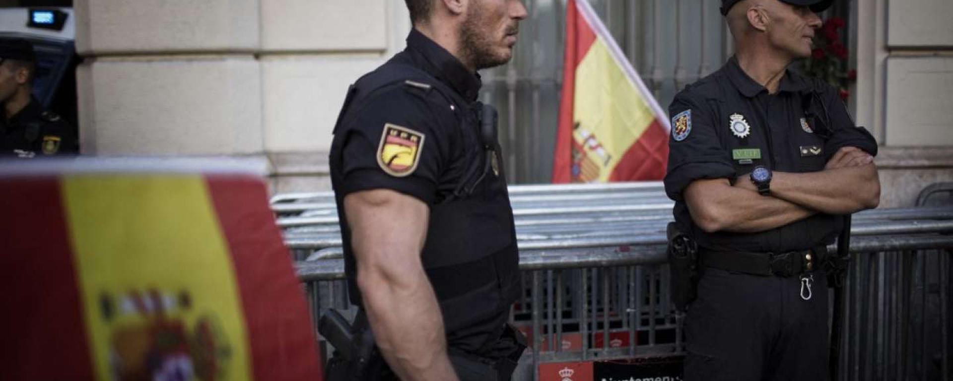 De relaciones íntimas a un policía gigoló: las revelaciones que complican a la policía española