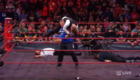 Brock Lesnar barrió el ring al apabullar a The Miz, Bo Dallas y Curtis Axel. (Foto: WWE)