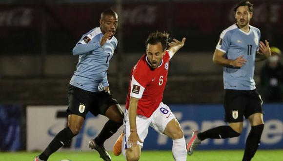 Chile y Uruguay tienen las chances intactas de clasificar a la siguiente fase de la Copa América. (Foto: AFP)