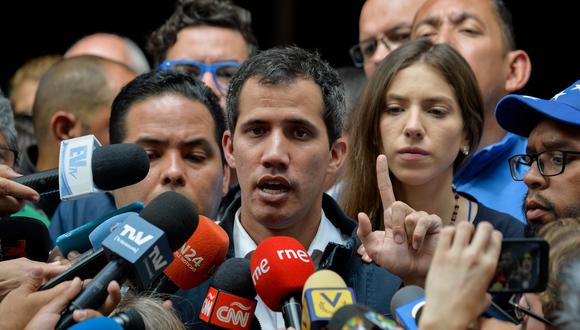 El líder opositor venezolano Juan Guaidó asegura que está dispuesto a forzar la marcha de Nicolás Maduro de manera pacífica, en una entrevista publicada por el diario británico "The Guardian". (AFP)