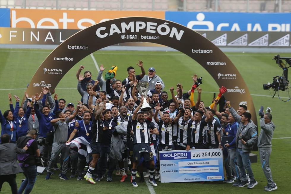 Alianza campeón: así levantaron el trofeo de la Liga 1 en el Estadio Nacional | Foto: Violeta Ayasta / @photo.gec
