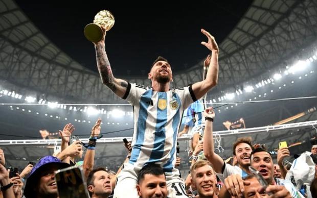 Lionel Messi celebró por todo lo alto el título Mundial. (Foto: @afaseleccion / Instagram)