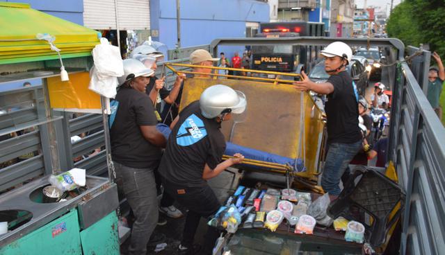 Más de 200 agentes, entre policías, serenos y fiscalizadores, participaron de la operación contra el comercio informal en La Victoria. (Foto: Difusión)
