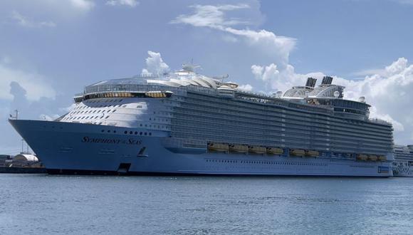 El crucero de Royal Caribbean, Symphony of the Seas, se ve amarrado en el puerto de Miami. (Foto: Daniel SLIM / AFP)