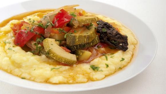 Polenta con ragú de vegetales