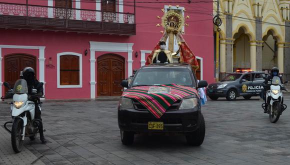 Toda actividad religiosa y festiva fueron suspendidas con antelación. Sin embargo, las autoridades eclesiásticas programaron tres recorridos de la sagrada imagen. Fieles podrán seguir a la Mamita Candelaria desde sus balcones y ventanas. (Foto: Carlos Fernández)